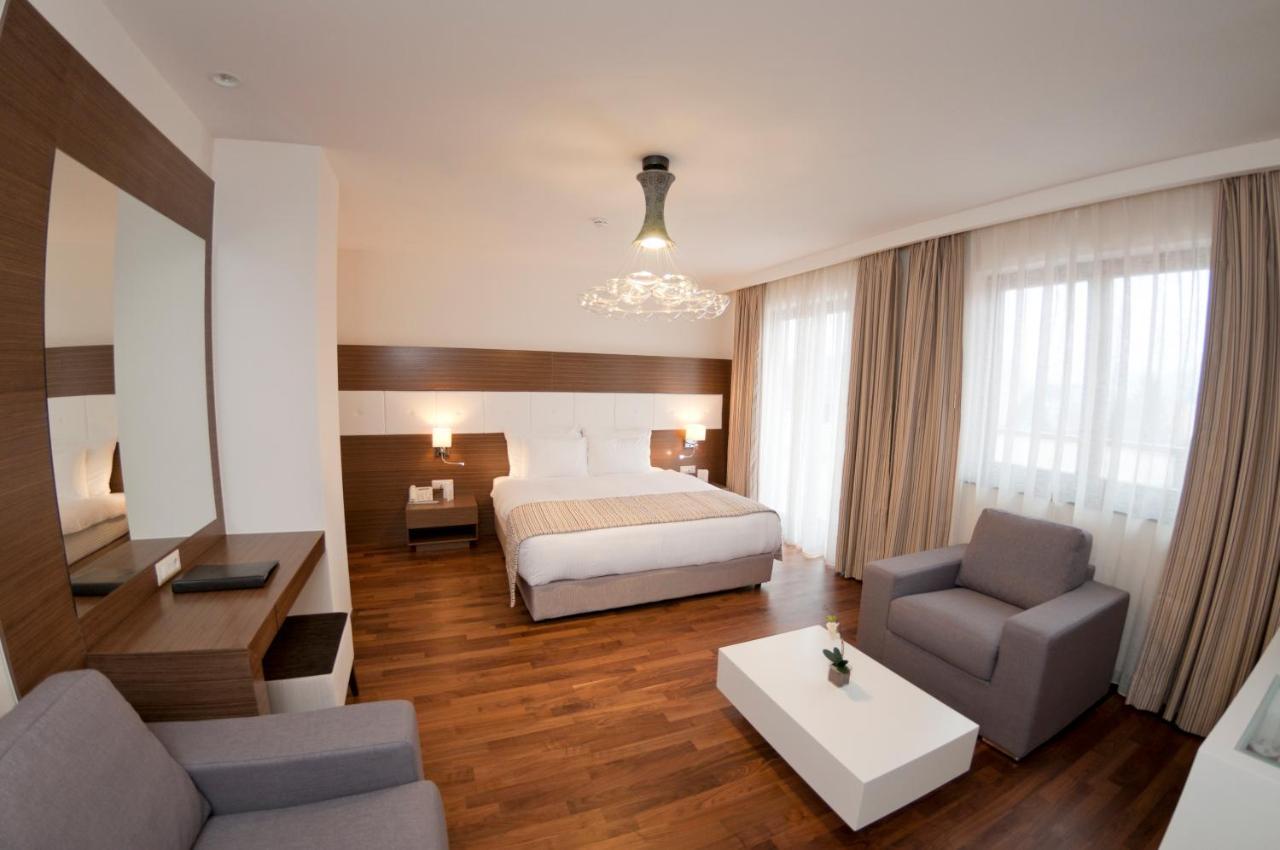 Hotel Dukagjini Peja Exteriör bild