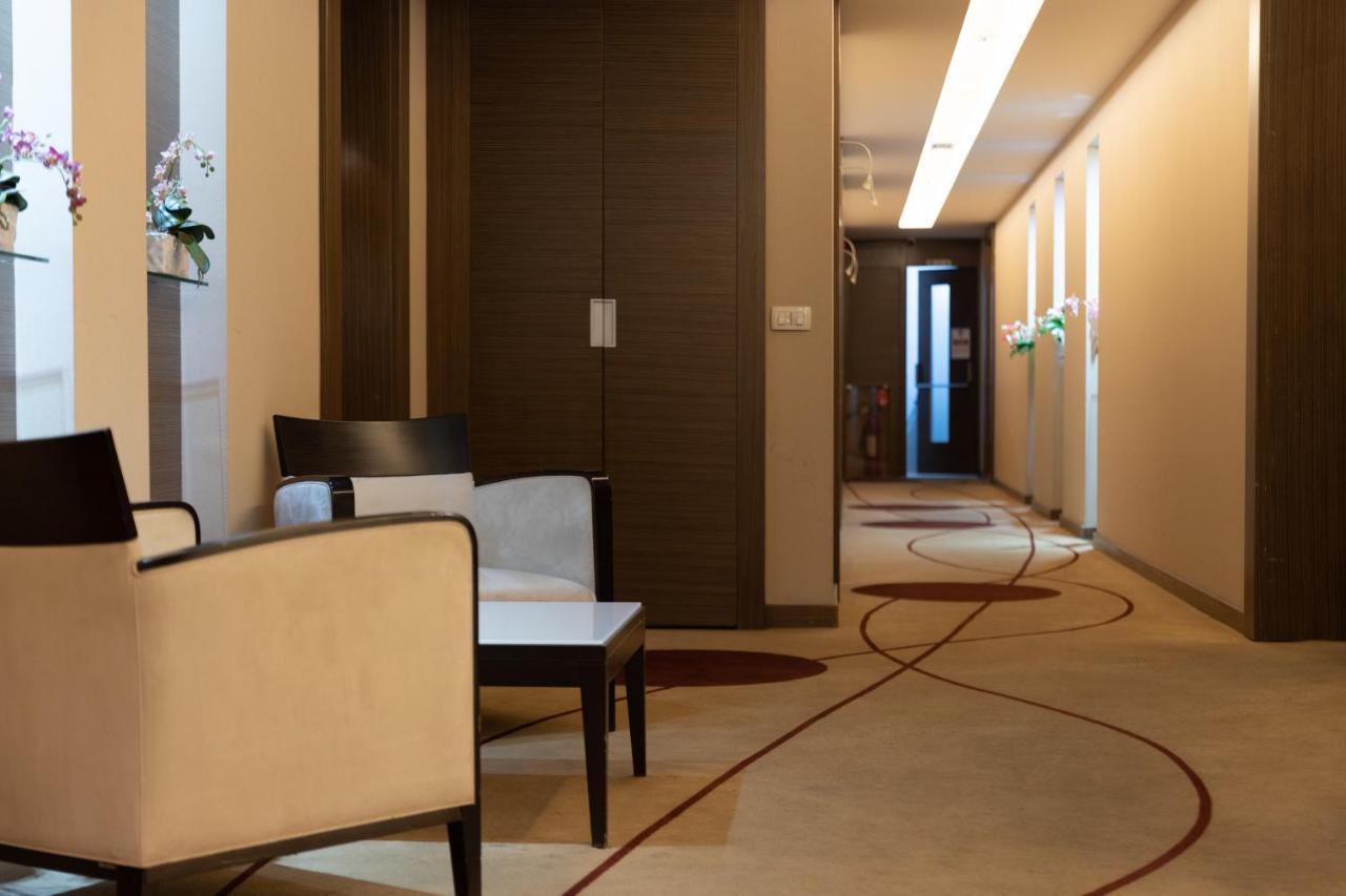 Hotel Dukagjini Peja Exteriör bild
