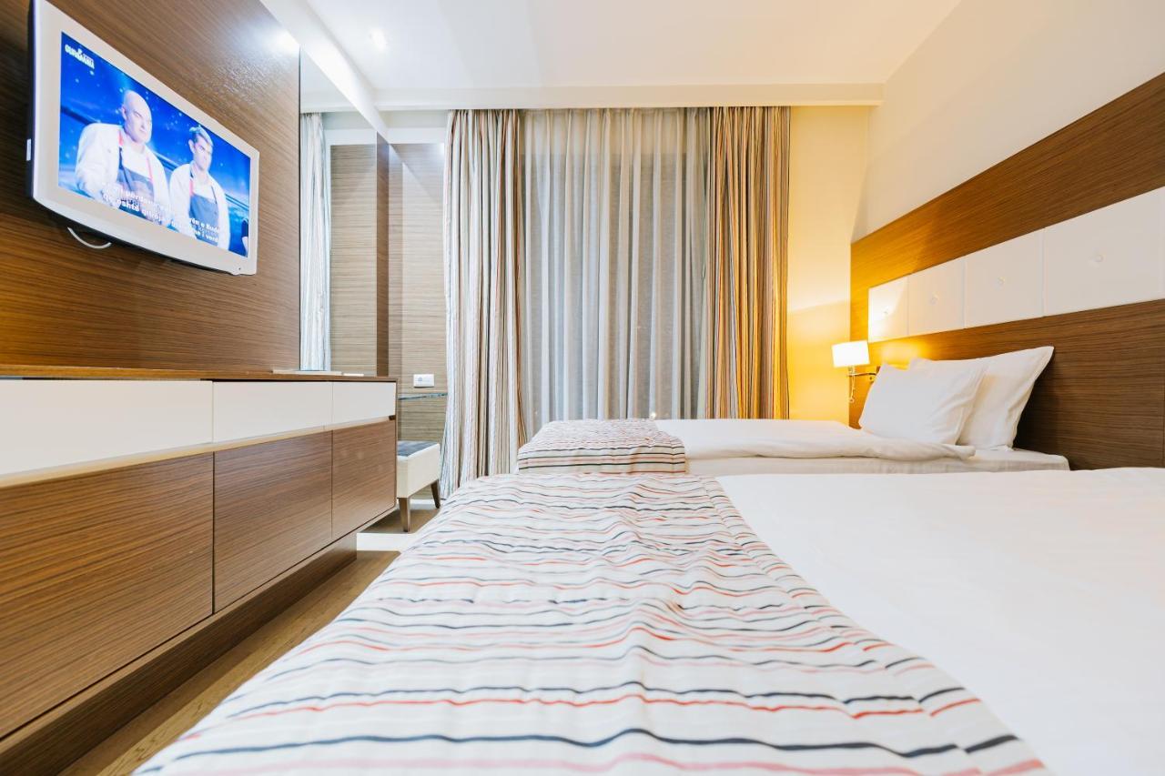 Hotel Dukagjini Peja Exteriör bild