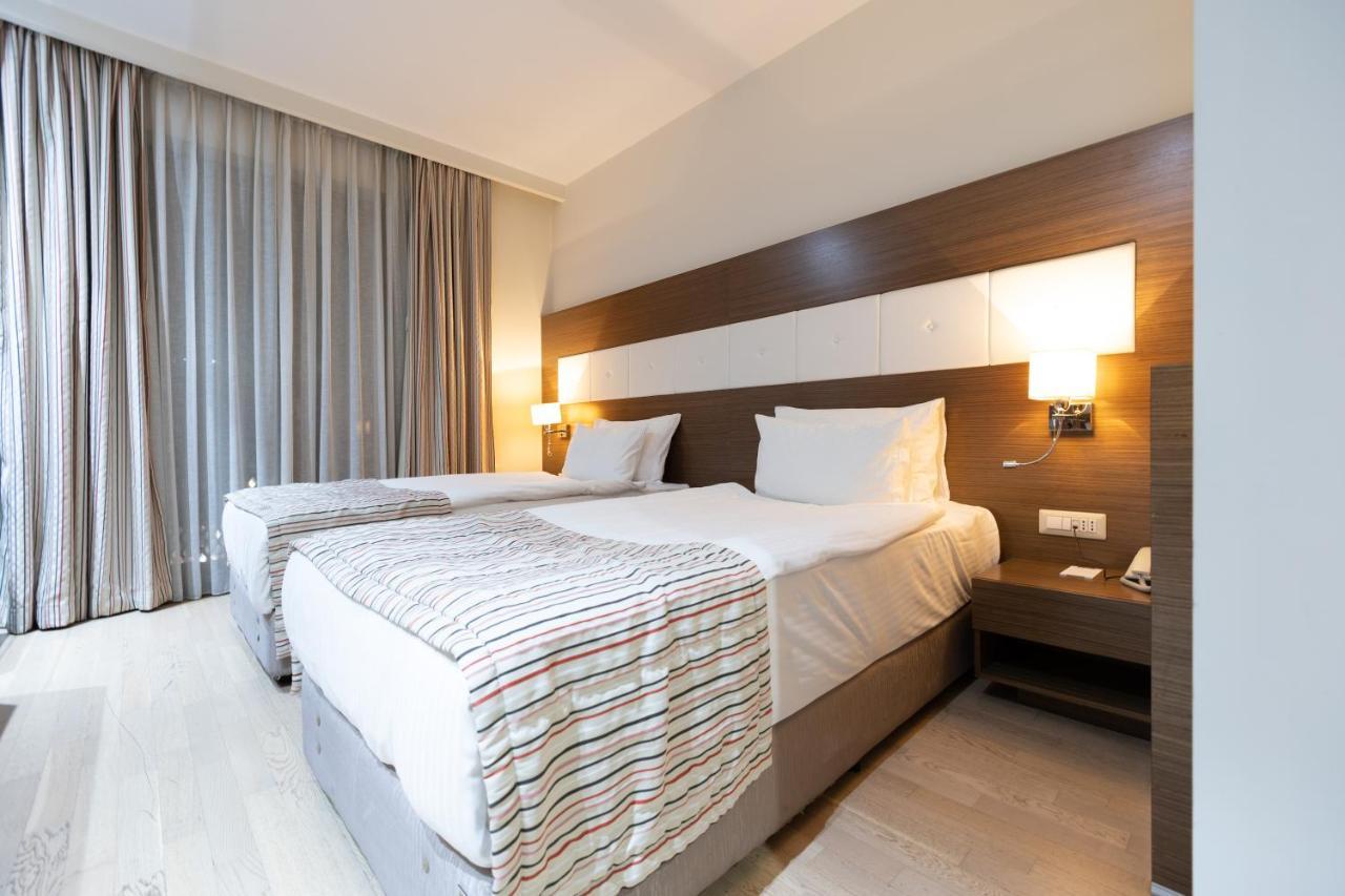 Hotel Dukagjini Peja Exteriör bild