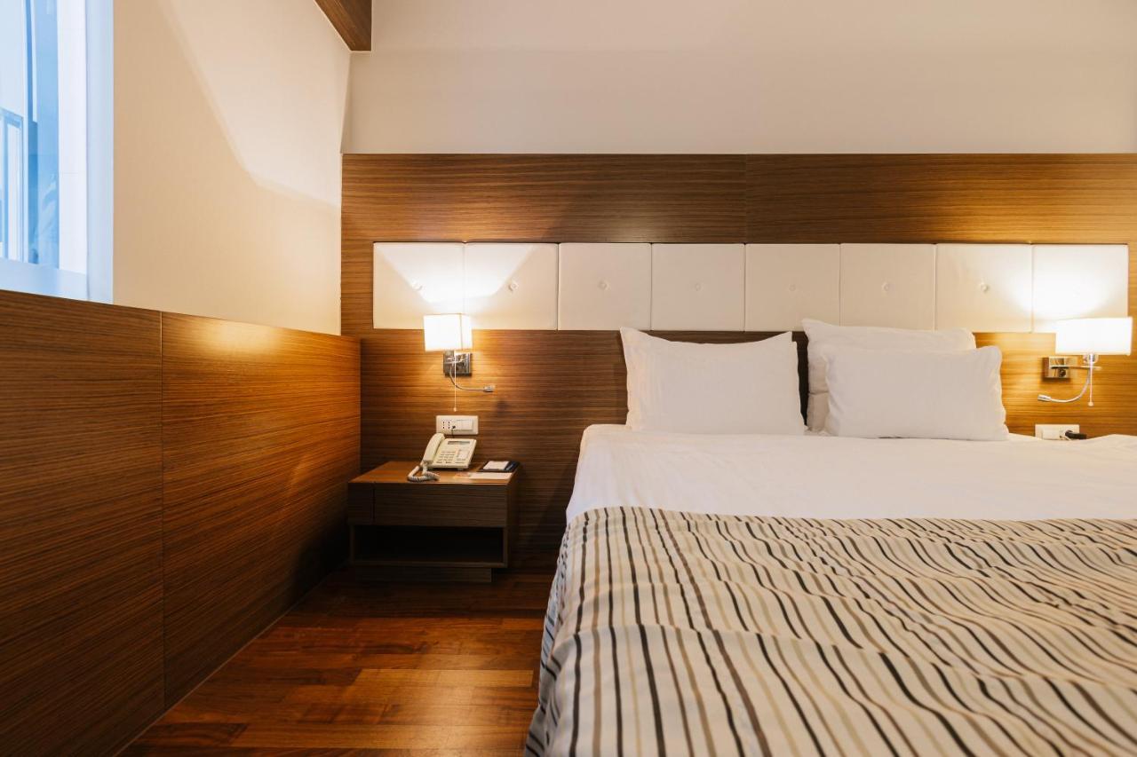 Hotel Dukagjini Peja Exteriör bild