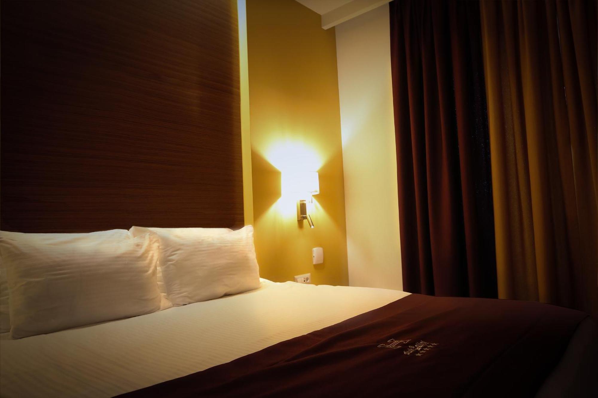 Hotel Dukagjini Peja Exteriör bild
