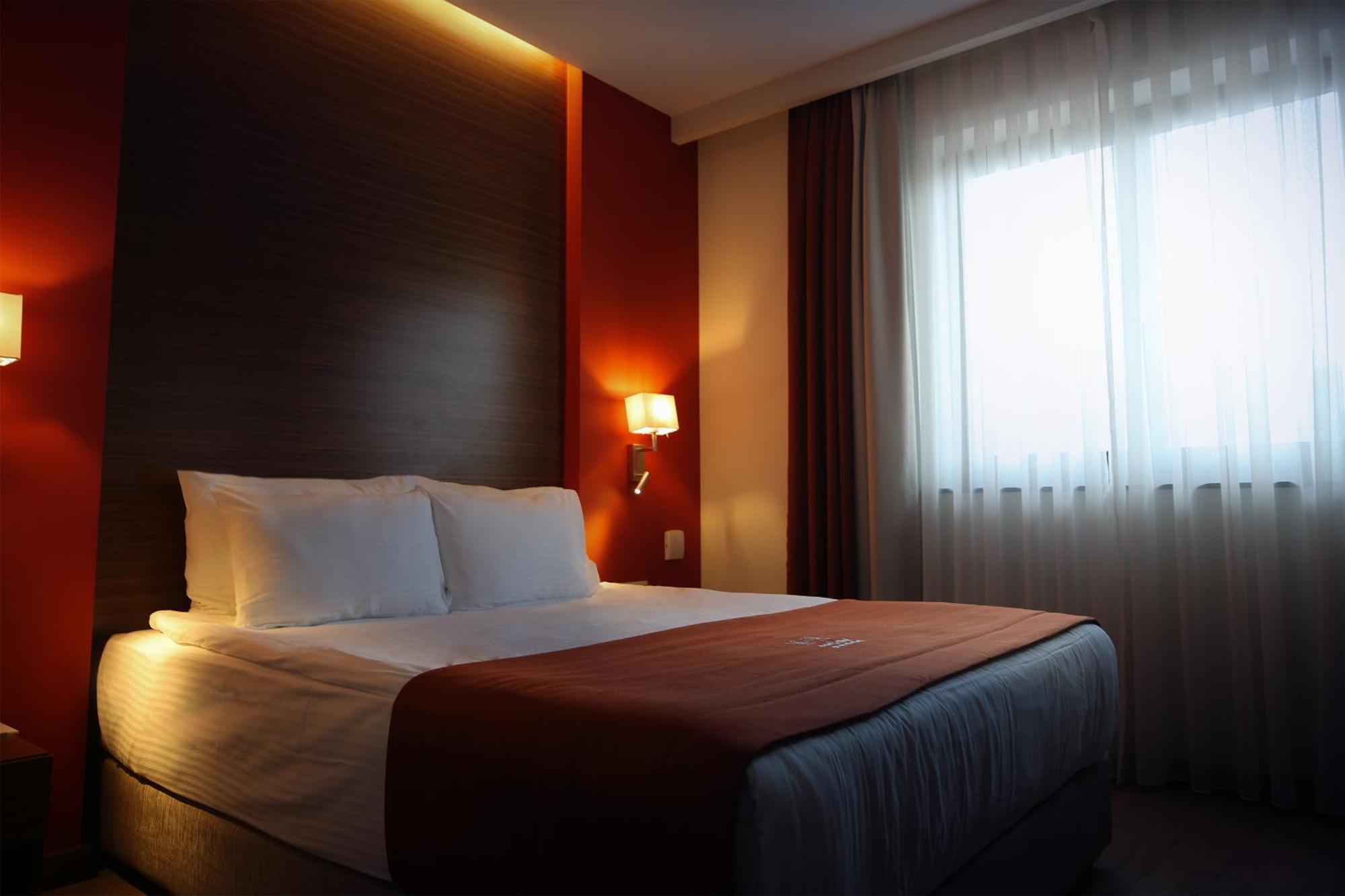 Hotel Dukagjini Peja Exteriör bild