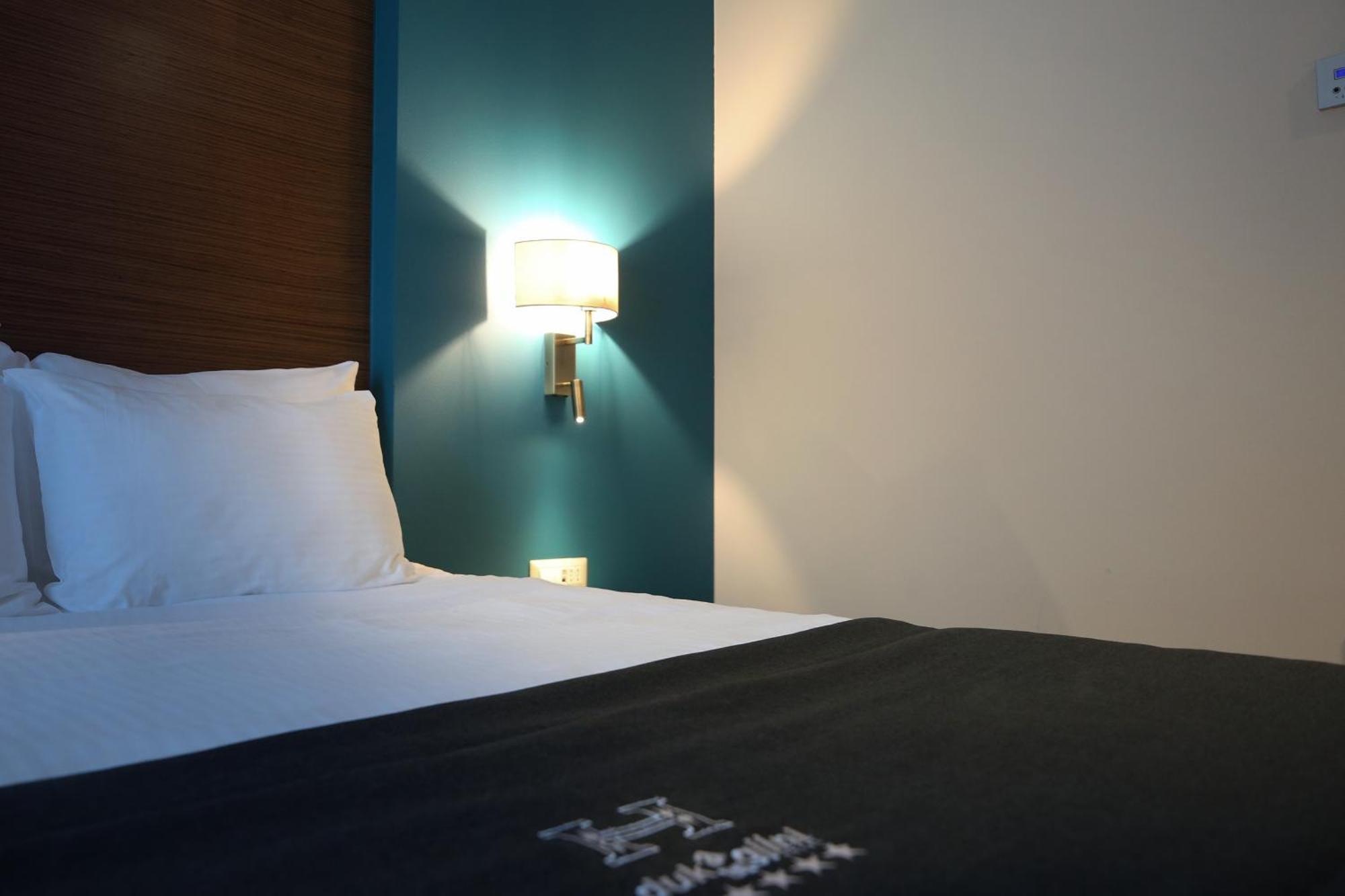 Hotel Dukagjini Peja Exteriör bild
