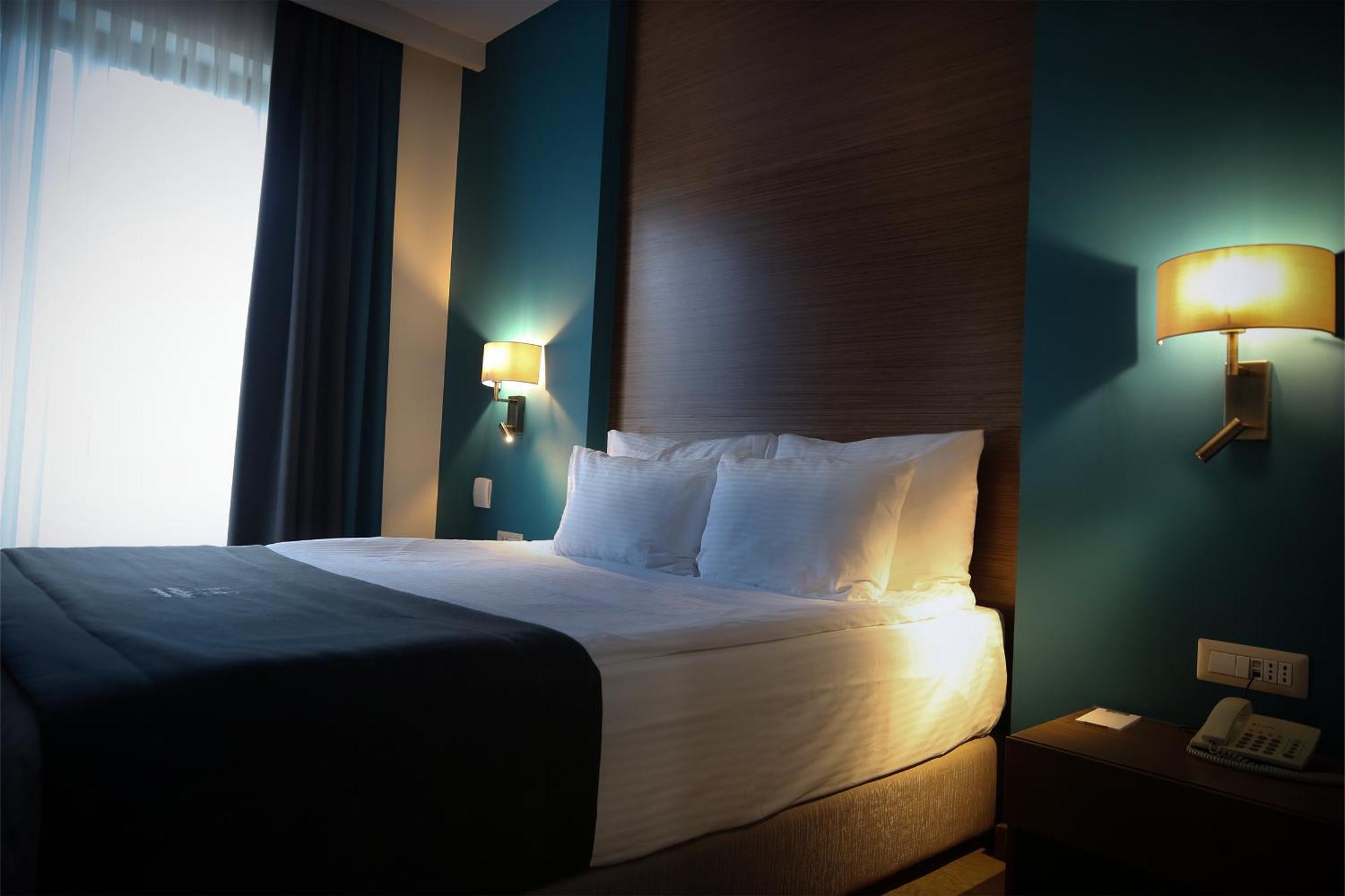 Hotel Dukagjini Peja Exteriör bild